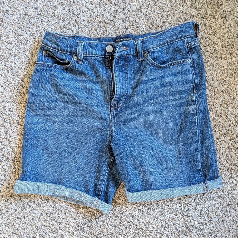 Banana Republic High Rise Girlfriend Short - 28 / 6